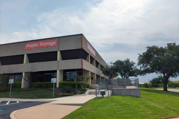 Storage Units at Public Storage - Irving - 2221 West Walnut Hill Lane - 2221 West Walnut Hill Lane