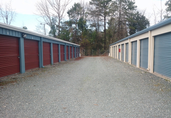 Facility photo: //images.sparefoot.com/medium/22233667536583976d3.jpg
