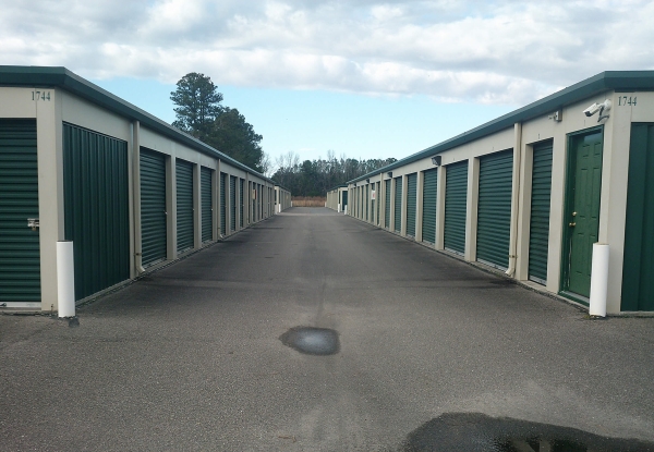 Facility photo: //images.sparefoot.com/medium/22233667536587ac455.jpg