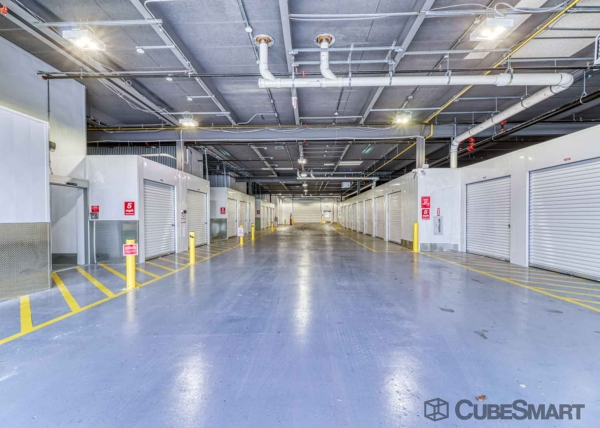 Facility photo: //images.sparefoot.com/medium/222353687f36bb73554.jpg
