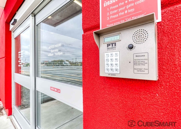 Storage Units at CubeSmart Self Storage - DE New Castle N Dupont Hwy - 4008 North Dupont Highway