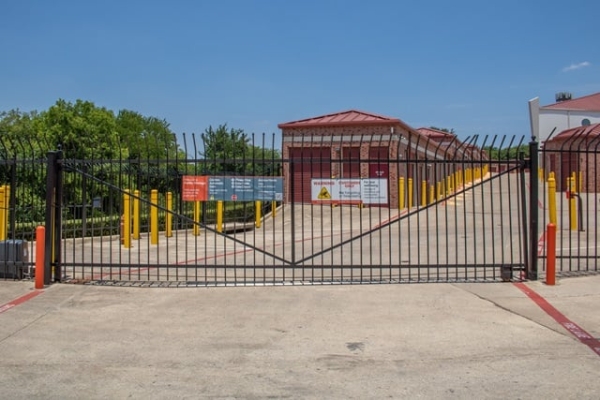 Facility photo: //images.sparefoot.com/medium/2223766884d4e03c6ad.jpg