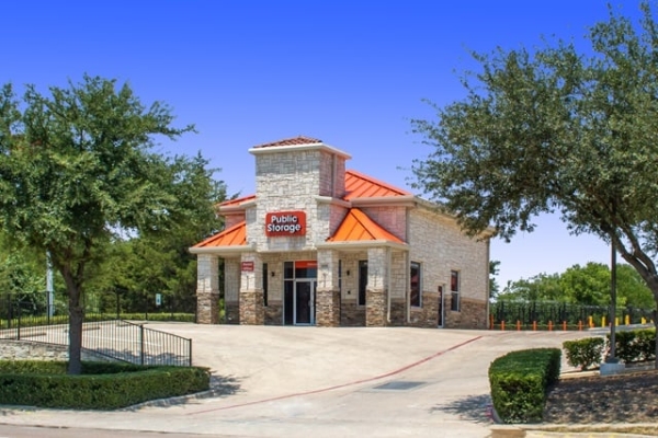 Facility photo: //images.sparefoot.com/medium/22237669f4aa8b5f166.jpg