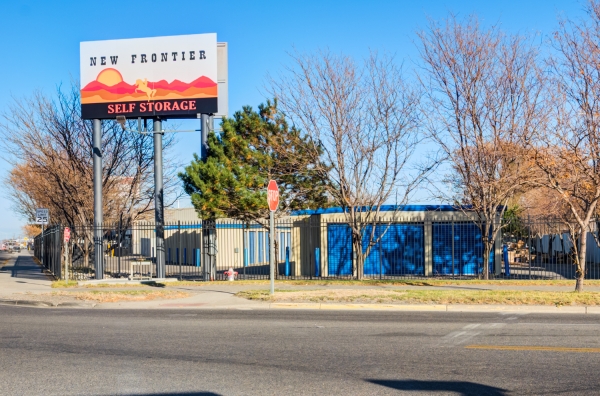 Facility photo: //images.sparefoot.com/medium/222384692e1c7927a8d.jpg