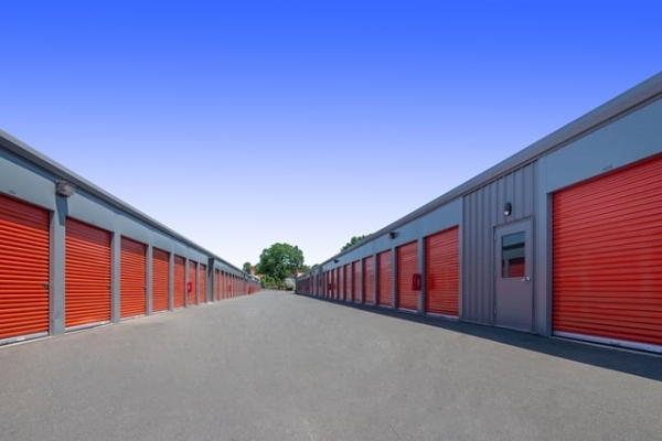 Facility photo: //images.sparefoot.com/medium/2224166890b0e27c02f.jpg