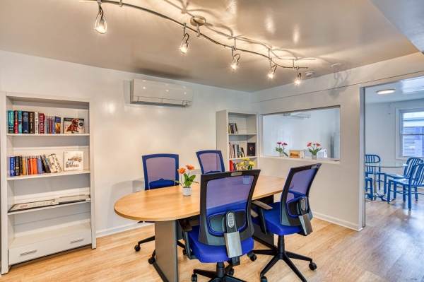 Facility photo: //images.sparefoot.com/medium/22242865e59e2386743.jpg