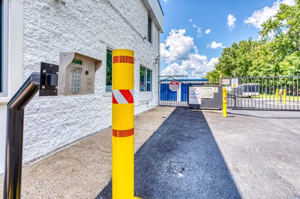 Facility photo: //images.sparefoot.com/medium/22242865e59e28e7a5a.jpg