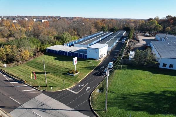 Facility photo: //images.sparefoot.com/medium/222429689a1db3cbb96.jpg