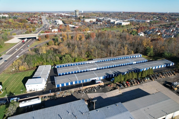 Facility photo: //images.sparefoot.com/medium/222429689a1e190029b.jpg