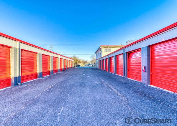 Storage Units at CubeSmart Self Storage - TX Victoria N Ben Wilson St - 2110 North Ben Wilson Street