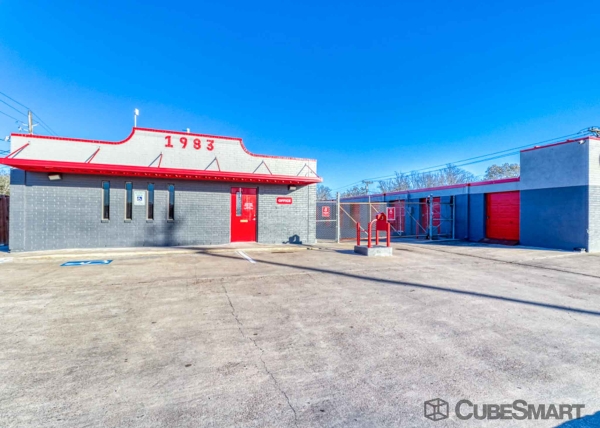 Storage Units at CubeSmart Self Storage - TX Victoria N Ben Wilson St - 2110 North Ben Wilson Street