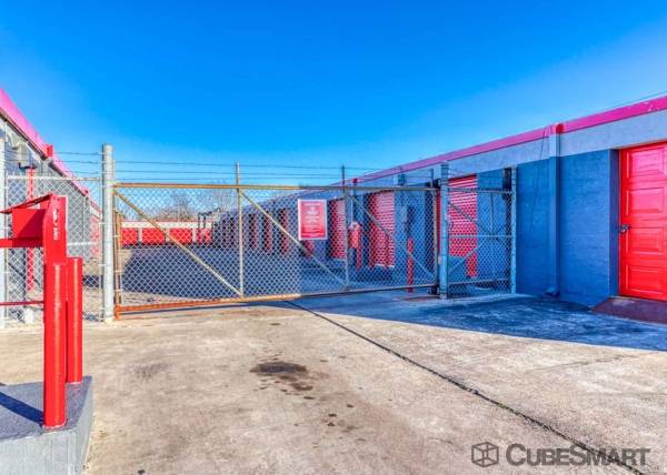 Storage Units at CubeSmart Self Storage - TX Victoria N Ben Wilson St - 2110 North Ben Wilson Street