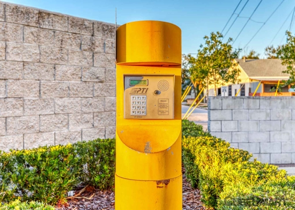 Facility photo: //images.sparefoot.com/medium/22260169393289b745a.jpg