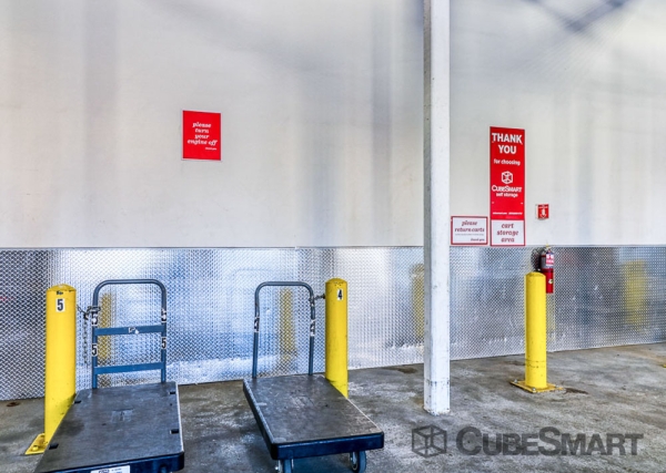 Facility photo: //images.sparefoot.com/medium/22260668947c0821a99.jpg