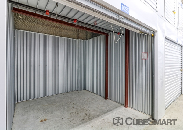 Storage Units at CubeSmart Self Storage - NY Richmond Hill 121st St - 87-40 121st Street