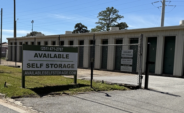 Facility photo: //images.sparefoot.com/medium/22266068961a0c7fcd1.jpg