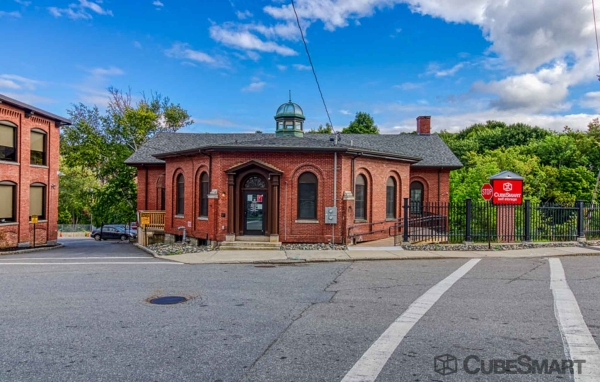 Facility photo: //images.sparefoot.com/medium/222680688f11248a735.jpg