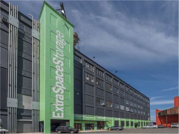 Facility photo: //images.sparefoot.com/medium/22271564cc12eab9129.jpg