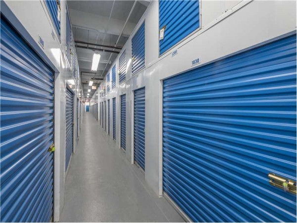 Facility photo: //images.sparefoot.com/medium/22271564cc12eceda4a.jpg