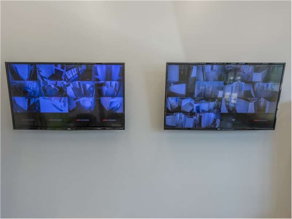 Facility photo: //images.sparefoot.com/medium/22271564cc12ef51ffd.jpg