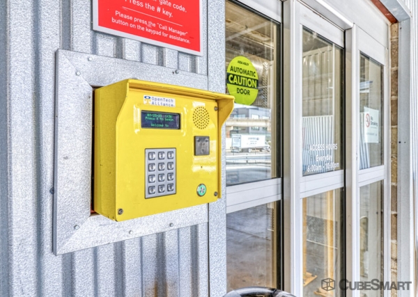 Facility photo: //images.sparefoot.com/medium/22272068259c7b4d69a.jpg