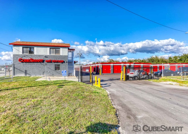 Storage Units at CubeSmart Self Storage - FL Tampa W Lindebaugh Ave - 5907 West Linebaugh Avenue