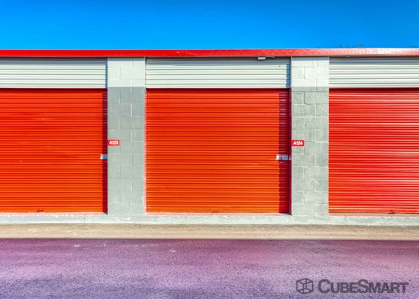 Storage Units at CubeSmart Self Storage - FL Tampa W Lindebaugh Ave - 5907 West Linebaugh Avenue