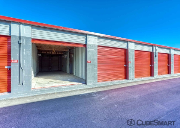 Storage Units at CubeSmart Self Storage - FL Tampa W Lindebaugh Ave - 5907 West Linebaugh Avenue