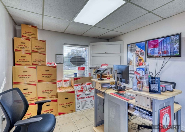 Storage Units at CubeSmart Self Storage - FL Tampa W Lindebaugh Ave - 5907 West Linebaugh Avenue