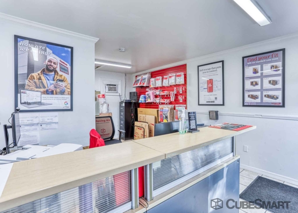 Facility photo: //images.sparefoot.com/medium/2227396979c4aa792a0.jpg