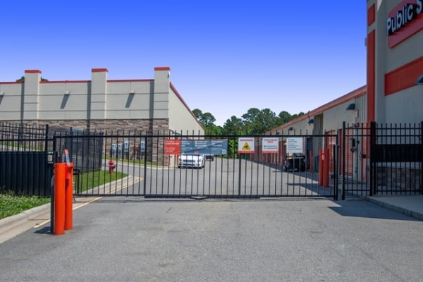 Facility photo: //images.sparefoot.com/medium/222740697624e273563.jpg