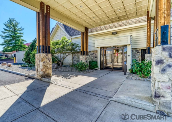 Facility photo: //images.sparefoot.com/medium/2227616943bb825d02e.jpg