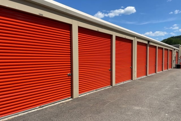 Facility photo: //images.sparefoot.com/medium/2227766877a4d6caaca.jpg