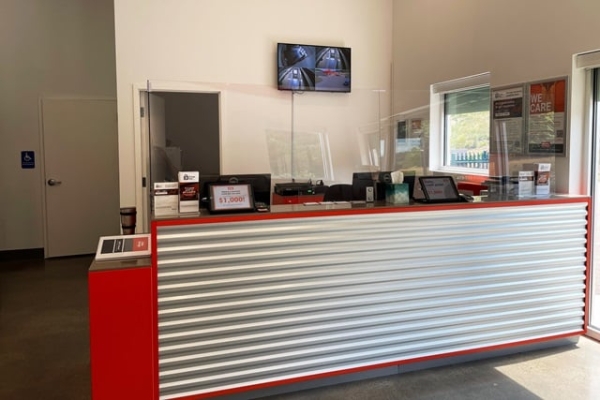 Facility photo: //images.sparefoot.com/medium/22277668bc3307ce5a5.jpg