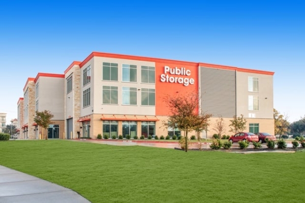 Facility photo: //images.sparefoot.com/medium/2227776a03318493bf3.jpg