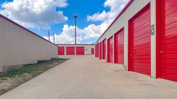 Facility photo: //images.sparefoot.com/medium/2228266a0cafe28696c.jpg