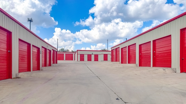 Facility photo: //images.sparefoot.com/medium/2228266a0cb06ab803a.jpg