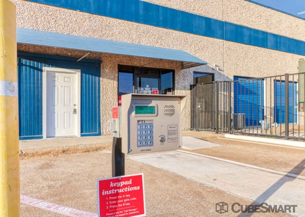 Facility photo: //images.sparefoot.com/medium/2228736894930802cf5.jpg
