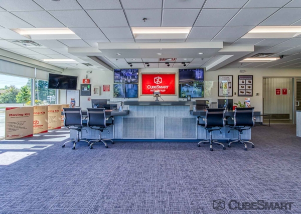 Facility photo: //images.sparefoot.com/medium/22292369dc9065911a8.jpg