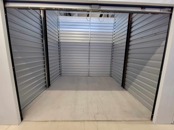Facility photo: //images.sparefoot.com/medium/2229946887ca238d2e0.jpg