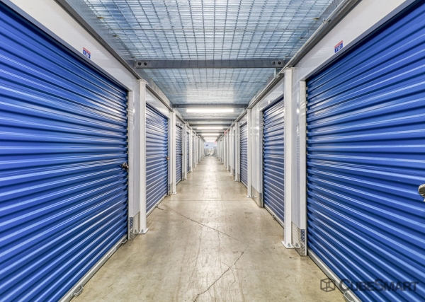 Facility photo: //images.sparefoot.com/medium/223120688b2b6654fdb.jpg
