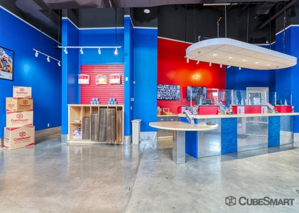 Facility photo: //images.sparefoot.com/medium/22312069de00cece214.jpg