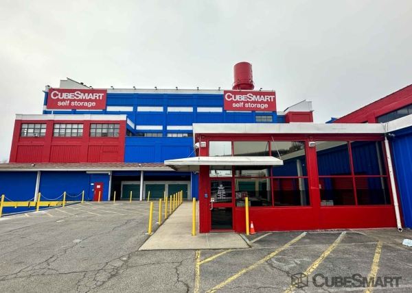 Storage Units at CubeSmart Self Storage - NY Brooklyn Lorraine Street - 183 Lorraine Street