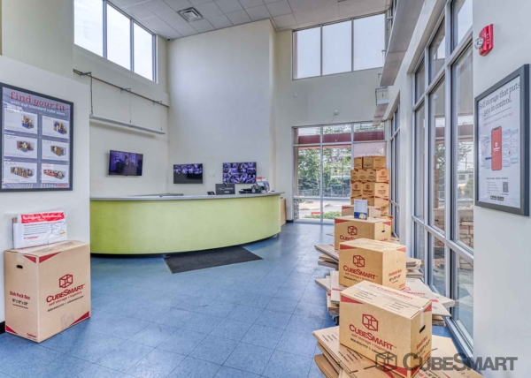 Facility photo: //images.sparefoot.com/medium/22312469032bf6452bb.jpg