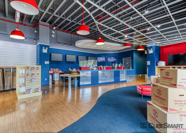 Facility photo: //images.sparefoot.com/medium/223126686f7fa3e5e9a.jpg