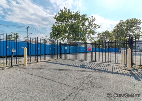 Facility photo: //images.sparefoot.com/medium/223126686f7fa81fa2e.jpg