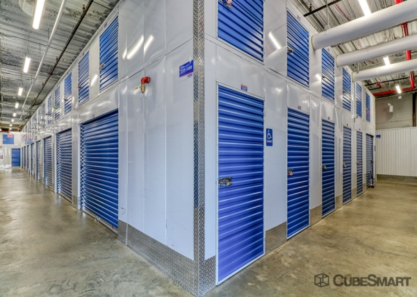 Facility photo: //images.sparefoot.com/medium/223131686f7f7b5abf0.jpg