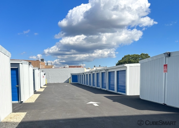 Facility photo: //images.sparefoot.com/medium/223131686f7f80b1816.jpg
