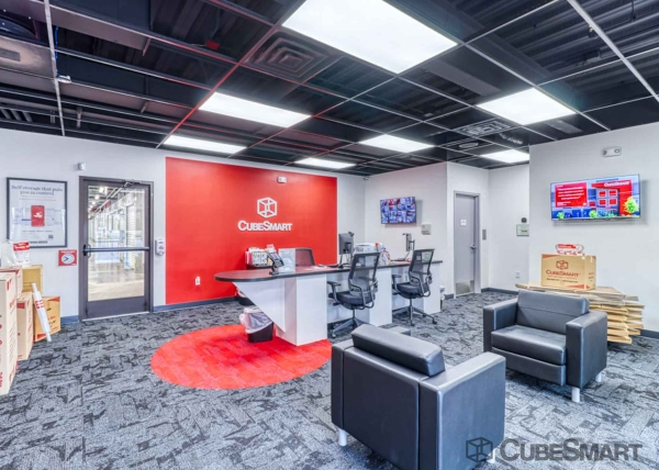 Facility photo: //images.sparefoot.com/medium/223170697890fe6647d.jpg