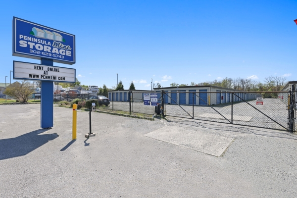 Facility photo: //images.sparefoot.com/medium/2231806888e5271654a.jpg